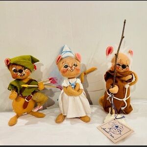 Annalee dolls set Robin Hood , Maid Marion, Friar Tick vintage dolls